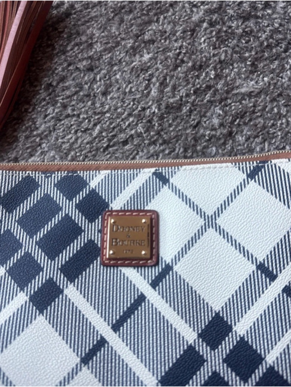 NWOT Dooney & Bourke Navy and White Plaid Zip Pouch with Leather Tassel - Picture 2 of 4